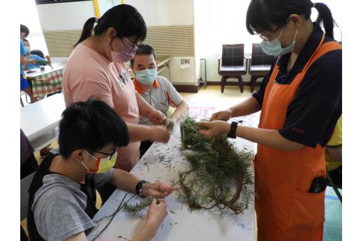 自製香草防蚊精油及金莎花束