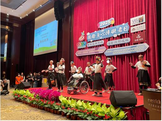 花圈與笑容齊綻放——最溫暖的國際身障日